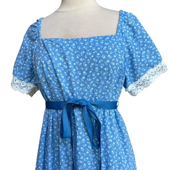 1970s Princess Kaiulan, Made in Hawaii, Floral Print, Lace Trim